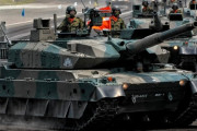 韓国人「日本の最新鋭『10式戦車』の軽さに韓国人が驚愕！異例の重量に隠された高度な装甲技術とは？」→「他国の主力戦車より15トン以上も軽い」