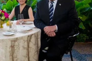 海外「笑った」トランプ氏と安倍昭恵さんの写真が海外で話題に（海外の反応）