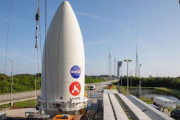 海外　NASAの火星探査車「パーセベランス」ロケットに取り付け