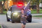 【海外】10歳の少年が殉職した警官たちを称えて数マイルを走る感動のストーリー