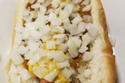 外国人「見よ、これが俺達が食べてる本物のホットドッグだ！」