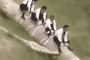 【GIF】韓国人「日本で最も危険な祭りがマジでヤバ過ぎる‥（ﾌﾞﾙﾌﾞﾙ」→「男の寿命が短い理由」　韓国の反応