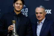 【海外の反応】大谷翔平がコミッショナー特別表彰の歴史的偉業！「彼がMLBを復活させたからな」