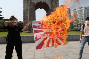 【反日】韓国で旭日戦犯旗の『火刑式』が相次ぐ！→「東京五輪をボイコットせよ！」「競技場は戦犯旗で覆いつくされるだろう！」　韓国の反応
