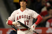 【海外の反応】大谷翔平が今季最長140ｍの第19号同点弾【ジャッジに並ぶ】