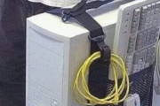 デスクトップＰＣって海外ではこんな風に持ち運ぶらしい・・・←キャリーケースかと思った　海外の反応