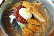 【画像あり】韓国人「韓国人も感動！」トンカツとある韓国料理を混ぜて食べると最強に美味しい事が判明‥　韓国の反応
