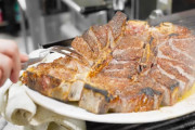 外国人「お前ら、日本でこの最高級ステーキ食べられるって分かったら行きたくなるよな？？？」