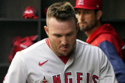 「なんてこった」大谷の相棒トラウトが手にデッドボールを受けて途中退場（海外の反応）