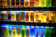 海外「日本の自販機は災害時にタダになる！」アメリカだったら・・・と想像するコメント多数