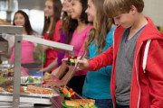 【海外】テキサス州テイラーの匿名の寄付者が学校給食の借金をゼロに！子どもたちの笑顔を取り戻した感動の裏側とは？