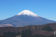海外「日本人はうんざりしている」台風でも富士山に登ろうとする外国人に海外びっくり仰天！（海外の反応）