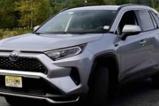 【海外の反応】トヨタRAV4のPHVは速くてクールで最高だ！