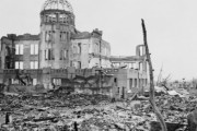 広島と長崎への原爆投下は戦争犯罪だと思う？（海外の反応）