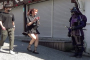 海外「彼女はきれいで面白い！」サムライマネキンドッキリである女の子がかわいいと話題に（海外の反応）