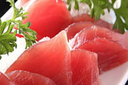 中国人「日本の寿司の疑問：マグロよりもサーモンの方が圧倒的に美味しいのに、なぜマグロの方がはるかに高価なのか？」　中国の反応
