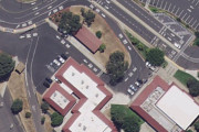 アメリカ人「小学校を作ったら駐車場のほうが大きくなったわ」