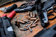 アメリカ人「一度も実物の銃を見たことがない人なんているの？」