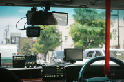 【Xの車窓から】タクシー運転手、20代女性客の靴を脱がし○○して逮捕される　ほか