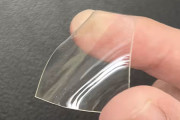 【海外の反応】日本発！海水で“跡形もなく消える”魔法のプラスチックに世界が衝撃！「地球を救う大発明だ！」