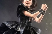 これがカーディフでのメギツネでBABYMETALの3人の女の子がやったものだ　【海外の反応】