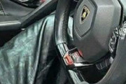 【画像】全身ヴィトンでドライブ