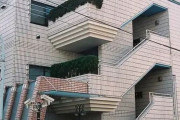 韓国人「日本の建物が白いタイルで覆われている理由」