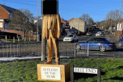 【閲覧注意】イギリスのある村で建立された「金色のプーチン像」が卑猥すぎると話題にｗｗｗｗ