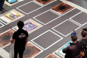 外国人「凄いスケールで遊戯王してる奴らを見かけてしまった…」