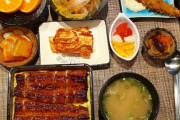 【画像あり】韓国人「うな重は韓国式が最高だ！」キムチもたっぷり！韓国式うな重セットがマジで豪華で凄すぎる！　韓国の反応