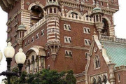 外国人「東京ディズニーシーにはこんな建物があるらしいぜ！」