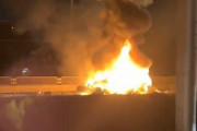 韓国人「韓国で走行中のテスラ車が炎上！ドライバーが全身やけどで病院に搬送される‥（ﾌﾞﾙﾌﾞﾙ」→「電気自動車だね~」　韓国の反応