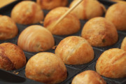 日本の屋台料理の定番！！海外向けにたこ焼きの作り方を紹介！！外国人「かつお節いいね～！」