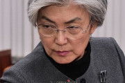 韓国人「康京和長官、強硬要求で韓国人入国制限を解除させる！」
