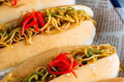 海外「もしかして日本人って焼きそばパン食べなくなった？」
