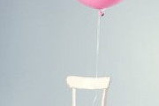 お尻が♡娘が椅子を見つけてきて夢中に→「深夜2時の私とトイレ」「彼女はよくやった！」海外の反応