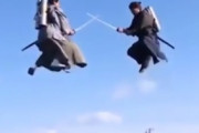 未来技術を用いたサムライの戦いが海外で話題に　←空で戦う意味あるのだろうか…