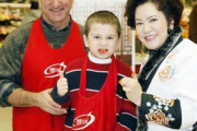 【悲報】韓国人さん、白人の子供にキムチを無理やり食べさせて『美味しい』と言わせてしまう‥　韓国の反応