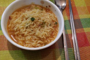 外国人「日本のゲームはインスタントラーメンを称賛するが現実はこれだよね」
