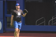 【海外の反応】千賀同僚の最強右腕が日本語Tシャツで練習【MLB】