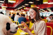 中国人「日本のマクドナルドで実現した有史以来初のまさかのコラボ」　中国人「ついに戦争が終わる」「私は全部捨てる」