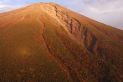 海外「日本にある富士山って火山なの！？しかも登れるの！？」お前らは富士山の”クレーター”を見たことがあるか？