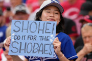 【海外の反応】大谷ファンが掲げたサインボード【MLB】