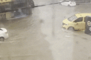 【画像あり】韓国人「台風6号の影響で束草市が水没してしまう‥」浸水車が多数発生中　韓国の反応