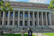 【海外】「ハーバード大学の学費が無料！年収200,000ドル以下の家庭向けに、100,000ドル未満には住宅費や教科書もサポート」