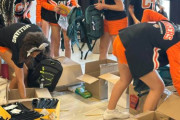【海外】町全体の支援で実現！500人の生徒が”空っぽのバックパック”を持たない理由とは？
