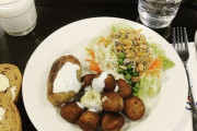 フィンランド人「俺達は恵まれてると言うが学生の食事がこれだぞ？？」