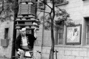 外国人「戦前の日本の蕎麦屋の出前が凄すぎるんだけど…」