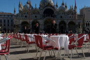 海外「イタリアでコロナウイルス感染者が888人に。46人が回復し、21人が死亡」