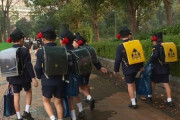 外国人「冷静に考えて日本の子供が一人で学校行くのってヤバくね？」